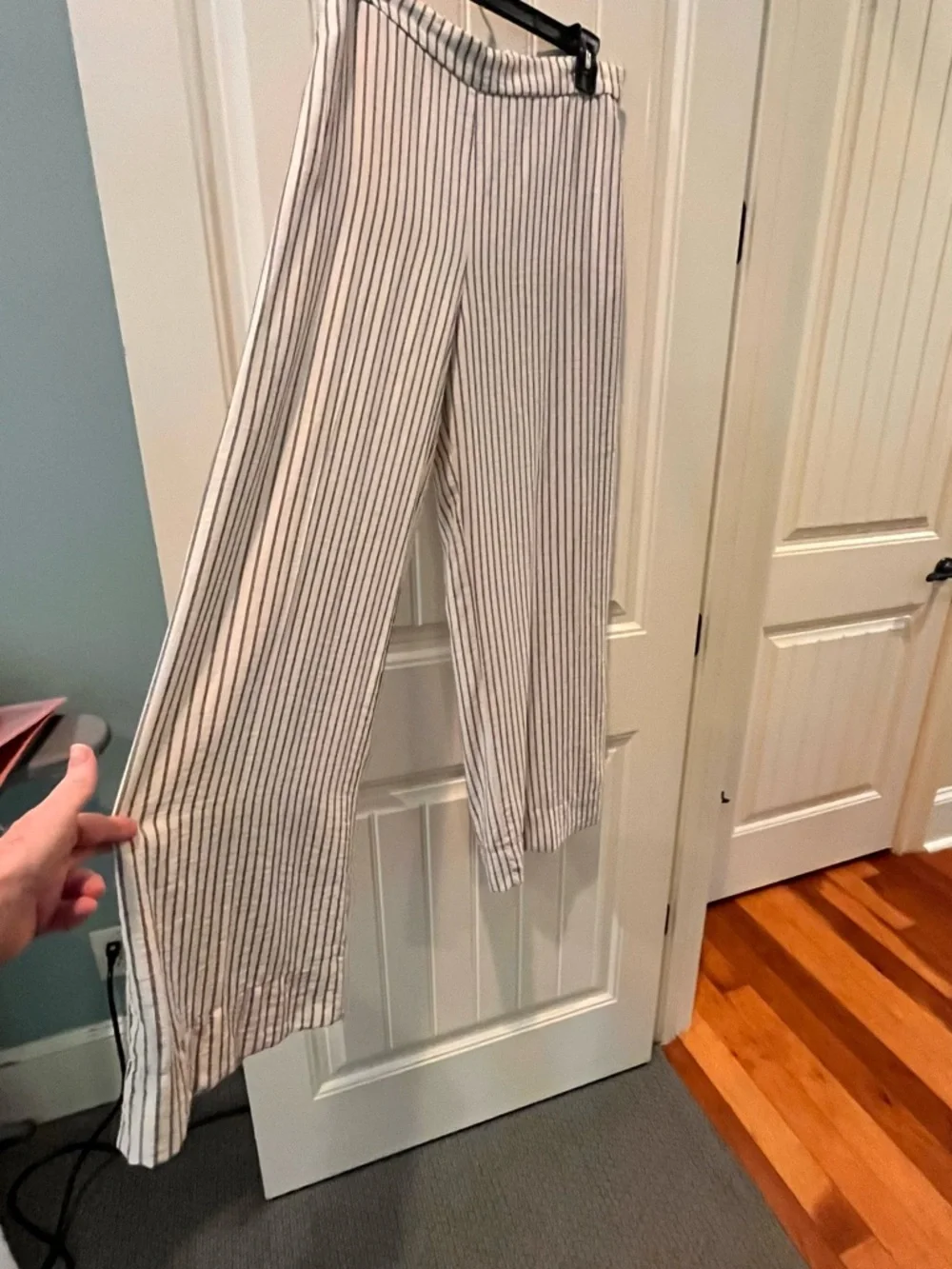 H&M Pinstripe Wide Leg Pants Flowy Pockets Side Zip LW Summer Perfect Career